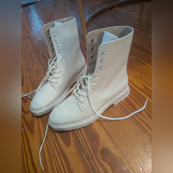 Brand New Stuart Weitzman Designer combat boots Size 8 luxe leather 🤍